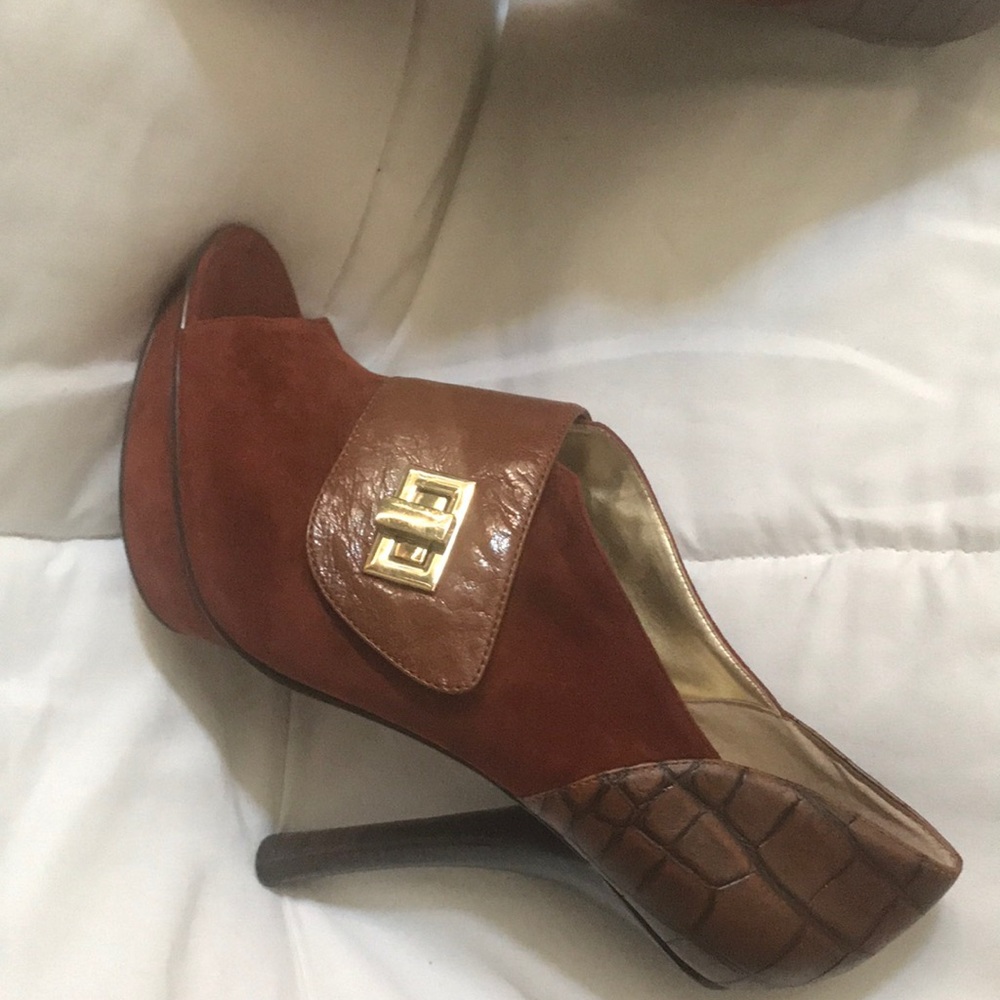 Nine West Gently used.   Suede High heel Bootie.